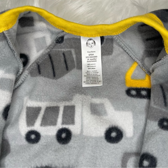 NWOT Bundle Of Two Zippered Fleece Onesies 24 Months Gerber & Carter’s - Picture 6 of 12